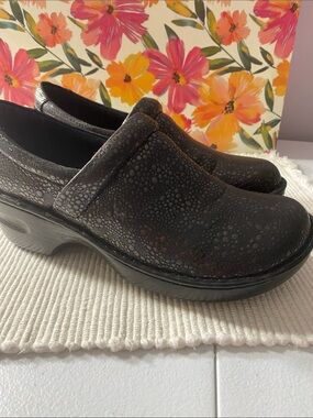 b.o.c. Black Textured Slip-On Clogs